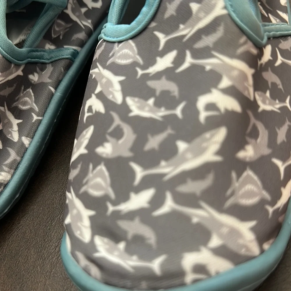 ZOOGS SHARK WATER SHOE/SANDALS: GRAY/BLUE: NEW WITH TAGS: SIZE 2